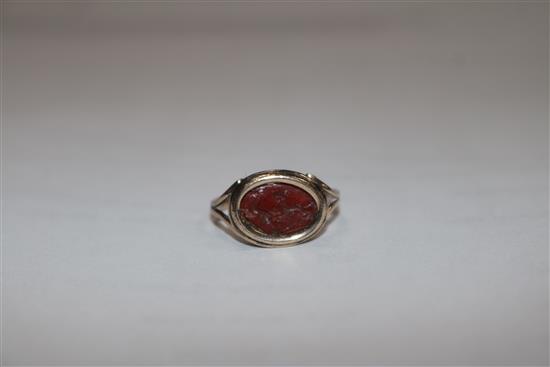 A Georgian gold and carnelian set signet ring, size J.